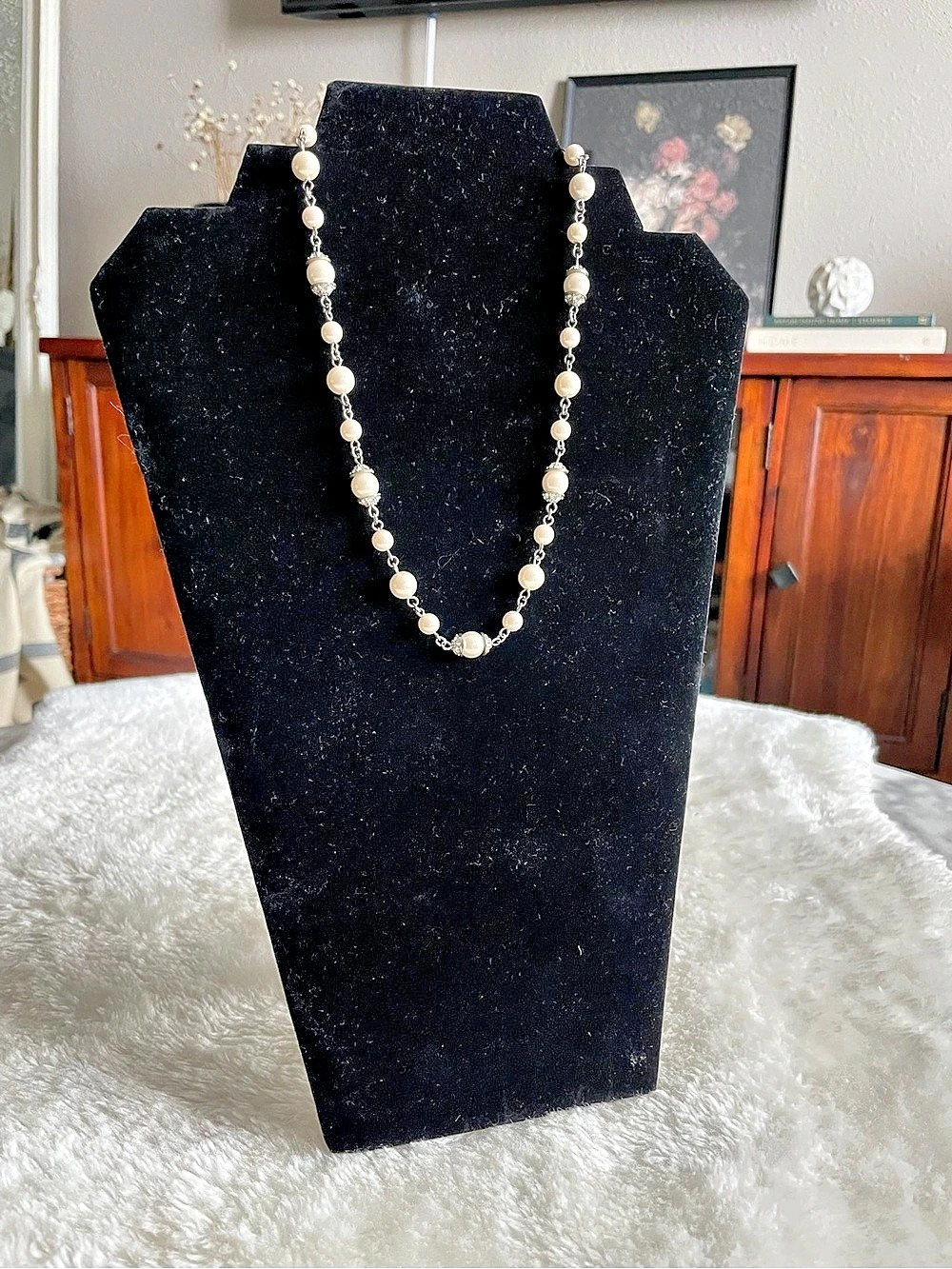 Beaded Pendant Necklace in White & Silver
